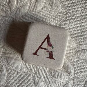 Travel jewellery box